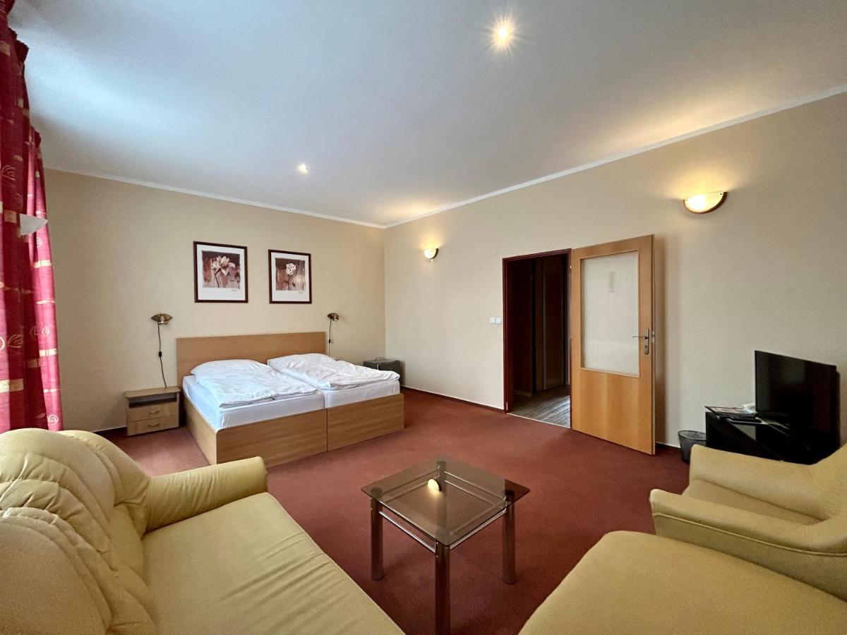 Hotel Rohac Trstená エクステリア 写真